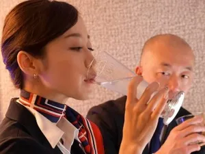 Em ghệ đến thăm chị gái nhưng chỉ có mỗi bồ của chị gái ở nhà