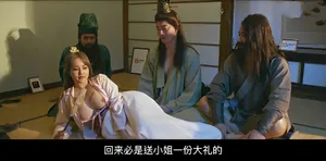 Anh hói buồi to nện cháy máy cô em hàng múp đang nứng