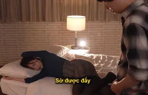 Cô gái ngực to có đầu to! Siêu mềm, lắc và nhào! Trước ống kính, con bò đen to lớn rung động, âm hộ rất hồng, cái mông khổng lồ bị nhấc lên và tát, vô cùng hấp dẫn...