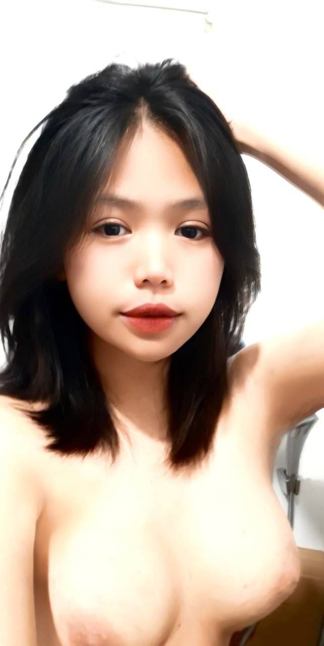 Cô chị họ ngực to và hai cậu em tinh nghịch