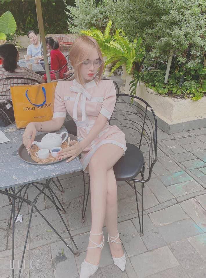 Nữ thần người mẫu cao bằng lụa xám, quan hệ tình dục hàng ngày với bạn trai trung niên, nhiều mánh khóe, mở khóa nhiều tư thế”